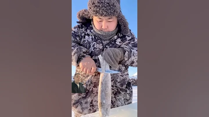 Frozen fish ? 🤔 🥶🥶 #fishing #eating #yakutsk #russia