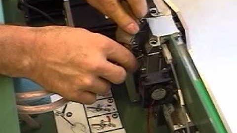 Signode LBX-2000 Hotknife Cleaning