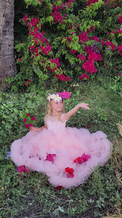 bubbles photo session on Maui Hawaii IG @hawaiiphotostudio #mauiphotographer #mauiphotosession