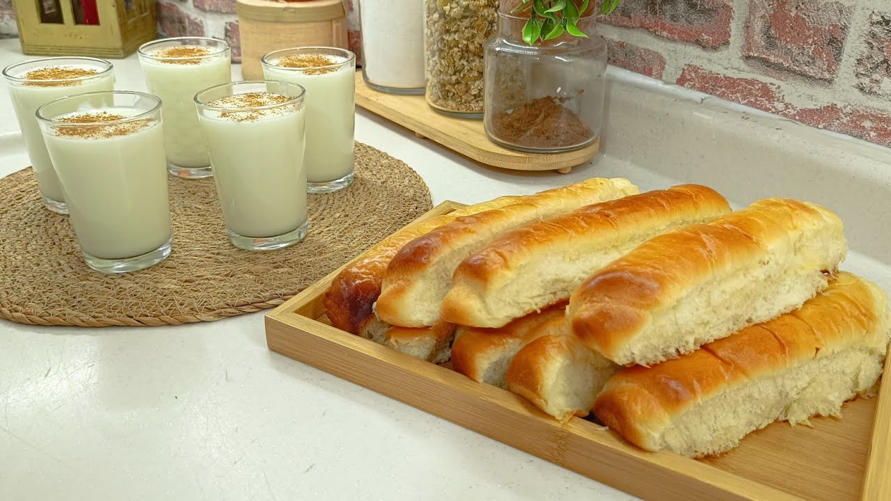 حضرت أطيب خبز الصمون بالحليب . أطيب وجبه أيام الطفولة صمون مع سحلب سخن