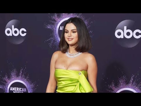 Selena Gomez Stuns in Chartreuse Mini Dress | 2019 American Music Awards