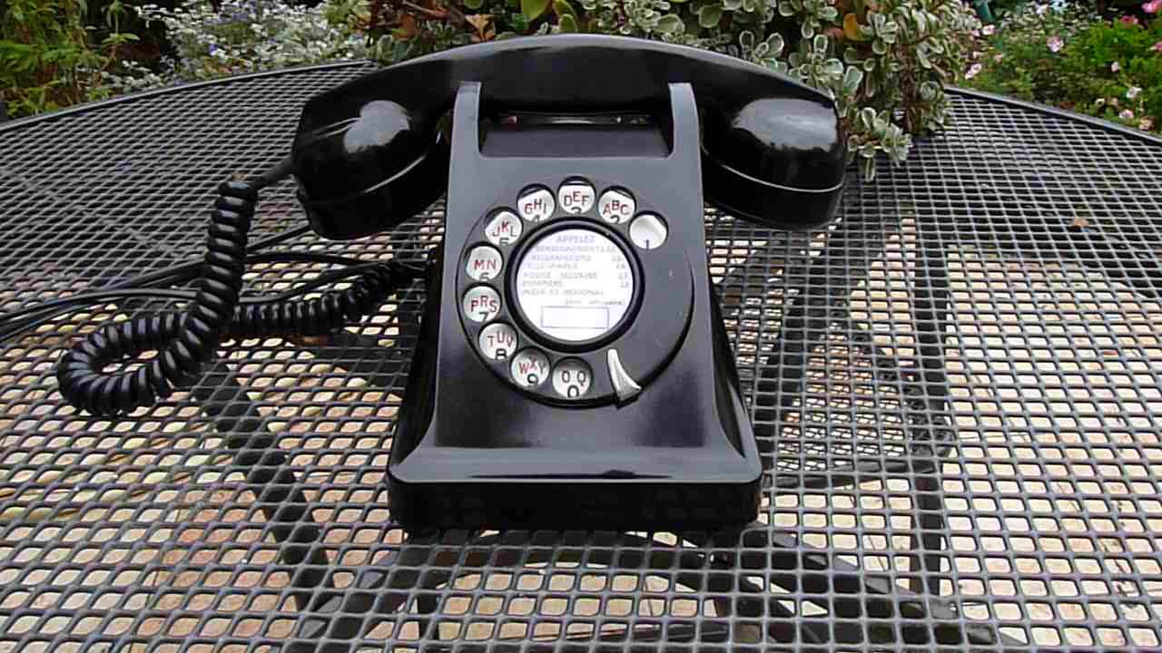 Téléphone Ancien Bakélite Vintage U43 Appel sur Sonnerie à Cloche