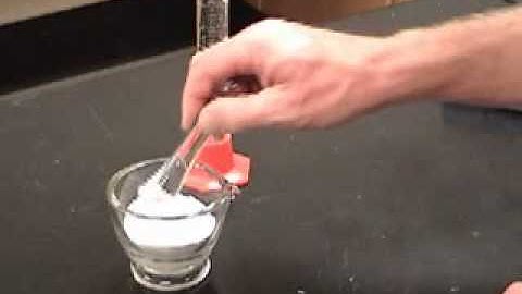 adding vinegar to the TiO2