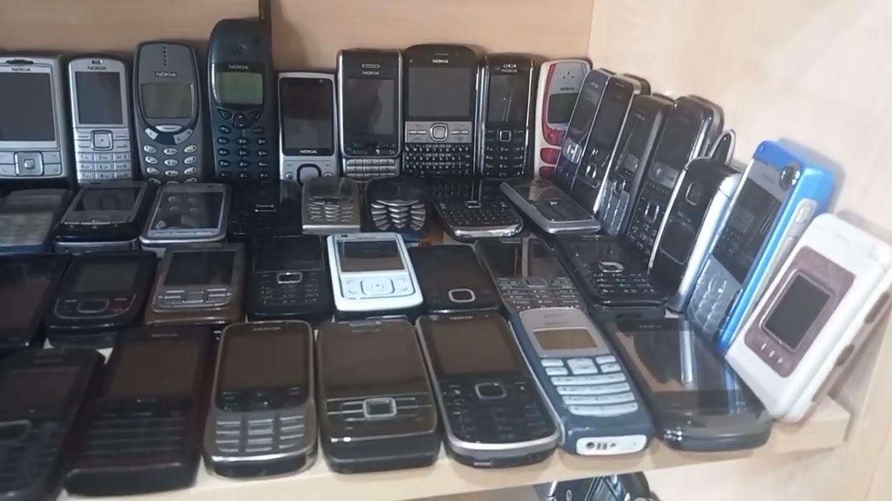 My Collection of Retro Mobile Phones/Мојата колекција на ретро мобилни телефони.