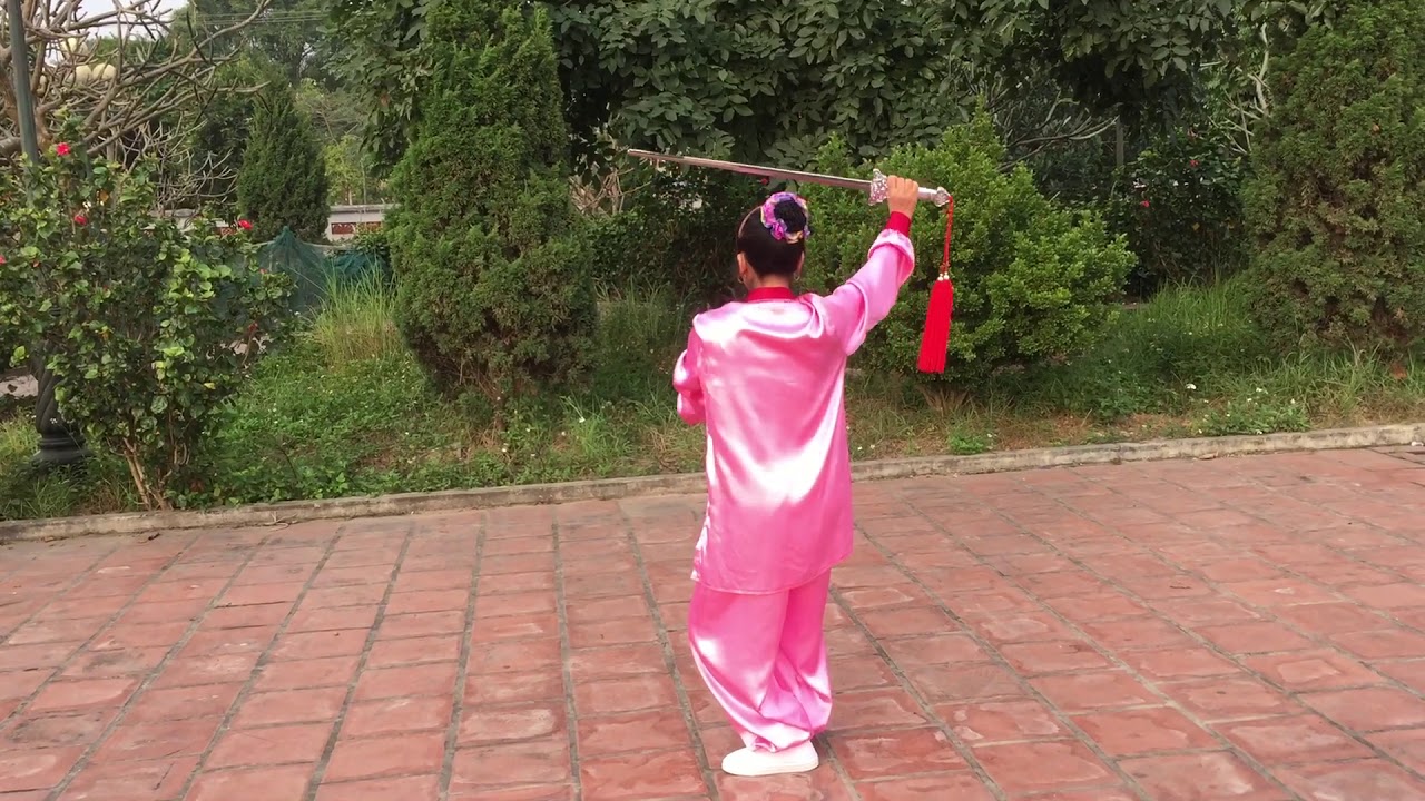 MAI THỊ OANH _ Thái cực kiếm 32 thức