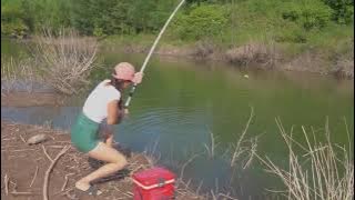 Dung Girl fishing Girl Fishing  Beautiful Girl Fishing Big At Great Place#fishing #angling #amazingf