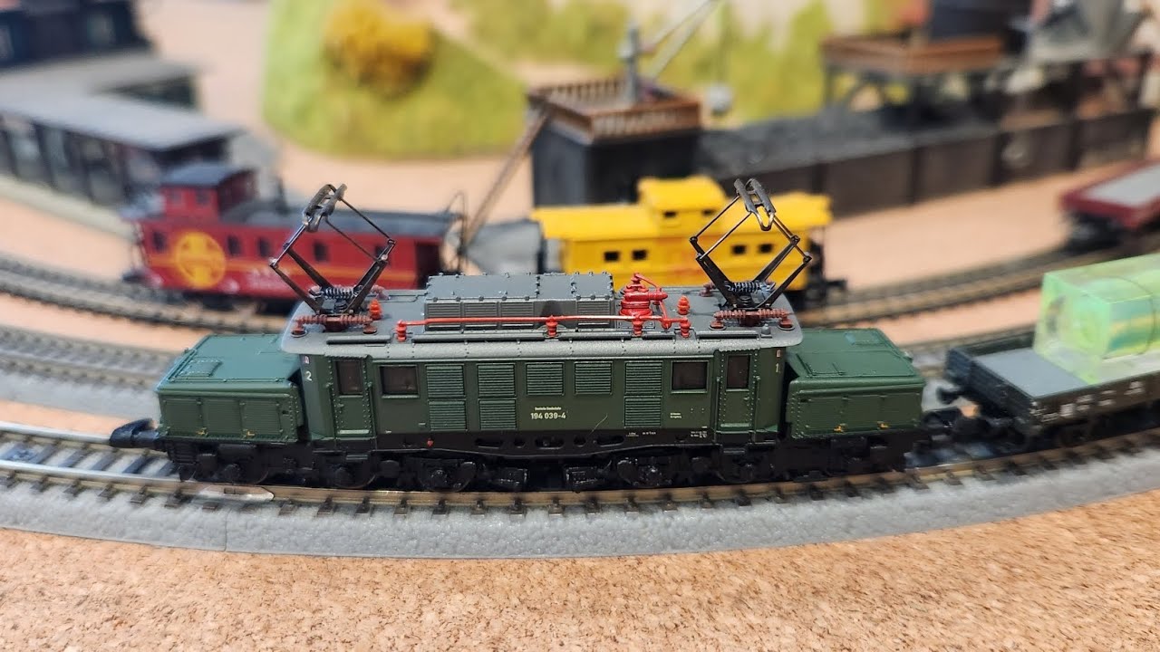 Marklin 88225 Cl 194 Crocodile Electric Locomotive Test Run at z