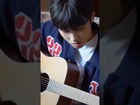 Shin jae won the wind singing sirius with stable voice &amp;  playing the guitar