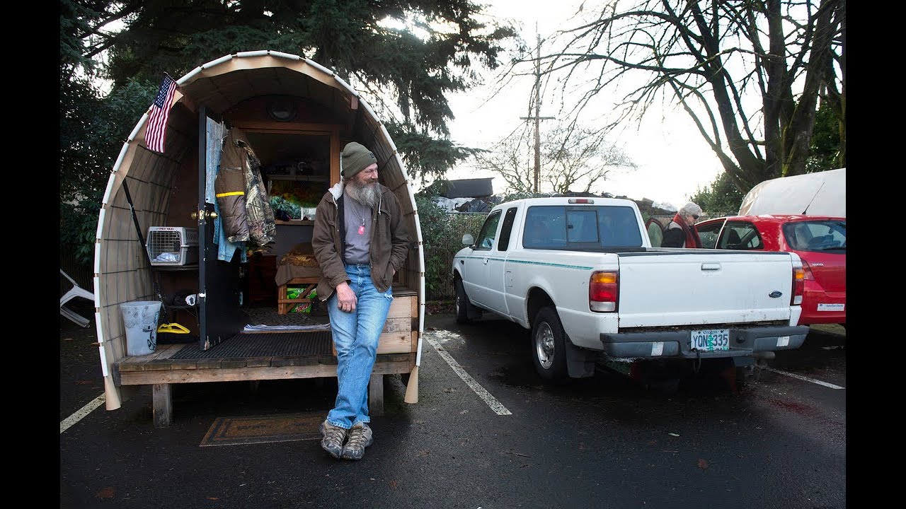 Oregon churches put up huts to help growing homeless population