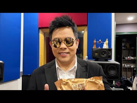 Csĩ Quang Lê Tặng Bánh Trung Thu Cho Tuấn Sông Thu