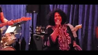 Maxayn Lewis & The Cookies blues rock cover of 'Everybody Wants To Rule The World' at 1881 Pasadena