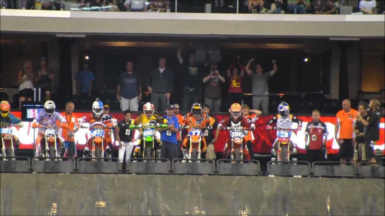 Girls Racing Motorcycle. Enduro Race. Canon Vixia HFM 400 Video Test.