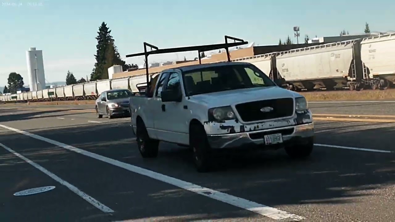 Walking west on NE Lombard St.(30) in Portland Oregon Saturday September 27th 2025