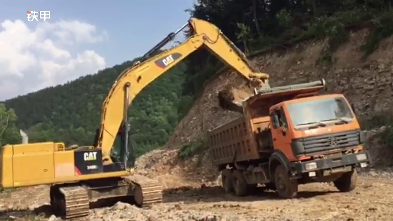 Dredge挖泥機:中國CAT 349D2同泥頭車合作,挖8斗1車。 - YouTube