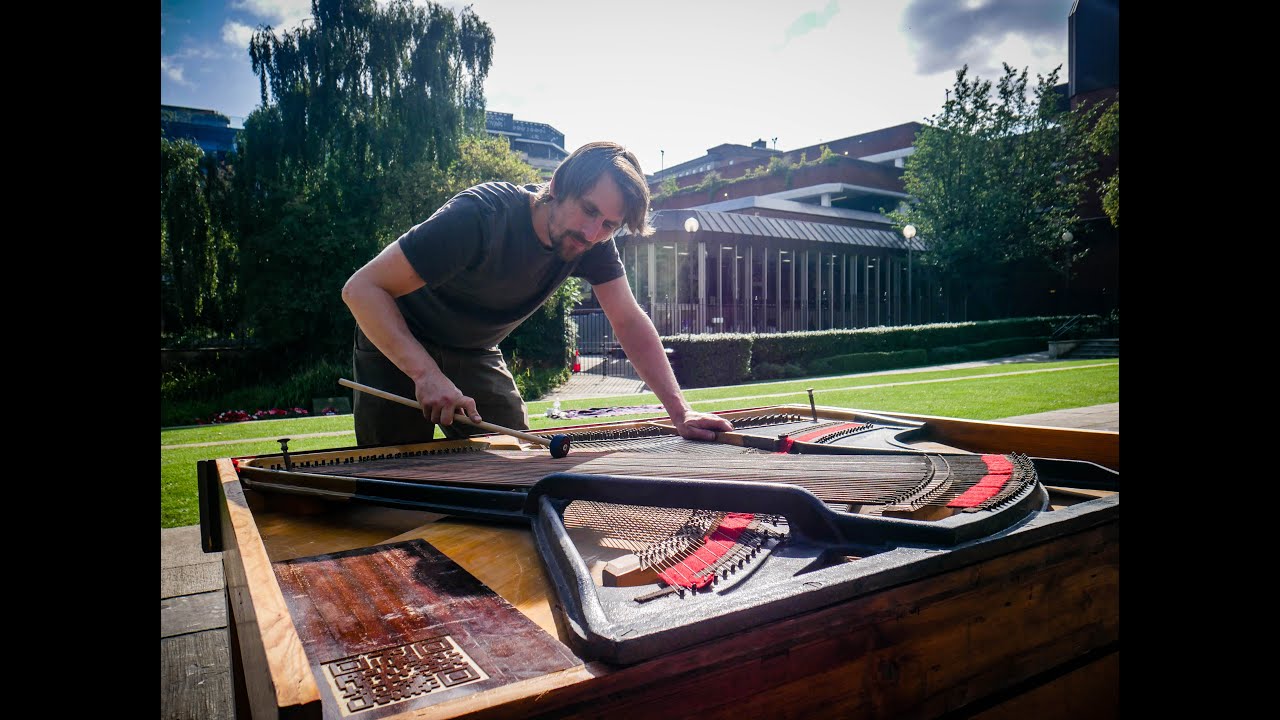 Meet a Sculpture // Deep Listening // Leeds Piano Trail adlı videoyu YouTube'da izle Meet a Sculpture // Deep Listening // Leeds Piano Trail adlı videoyu YouTube'da izle