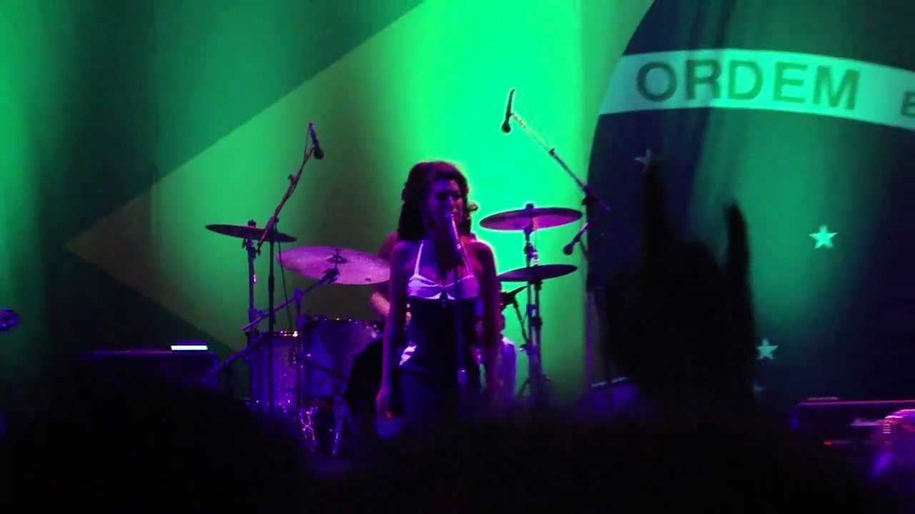 Amy Winehouse - Wake Up Alone - Live in São Paulo - Brazil - 15/01/2011- HD