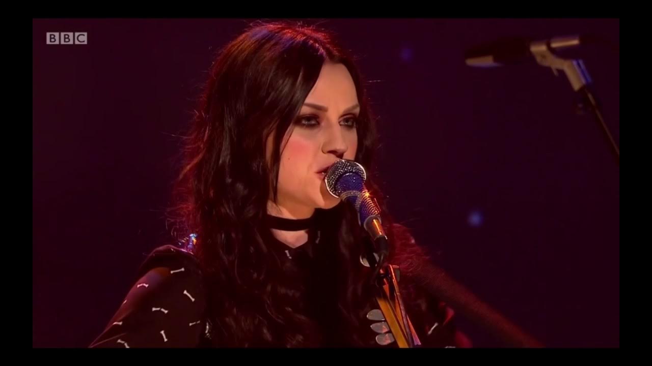 This is the life эми макдональд. This is the life эми макдональд. Amy macdonald 2007. Эми макдональд с гитарой. Amy macdonald this is the life.