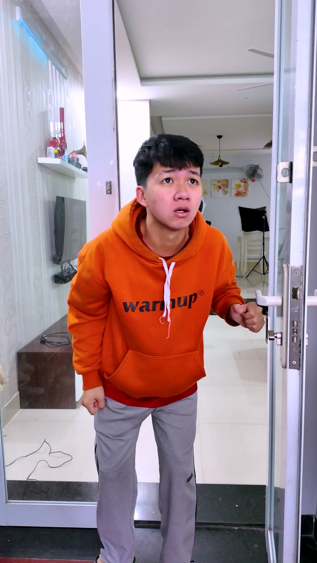 ACC - Họ Đã Đánh Rơi Đôi Dép Vào Người Tôi || They Dropped Their Slippers On Me. #funny  #trending