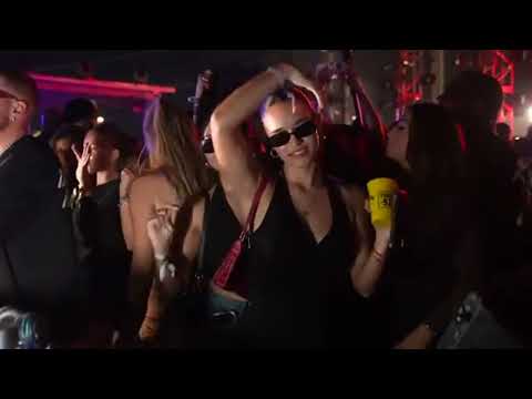 HUGEL & Divolly & Markward - Jump & Shout