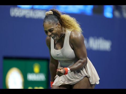 Video: Serena Williams Ir Jos Trejų Metų Dukra Užima Pozą, Derindamos Rožinius Maudymosi Kostiumėlius