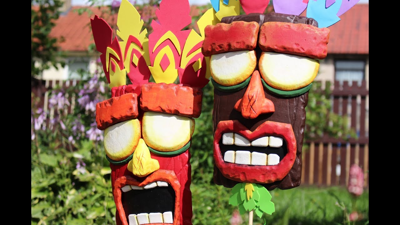 What Does The Mask In Crash Bandicoot Actually Say? - LADbible