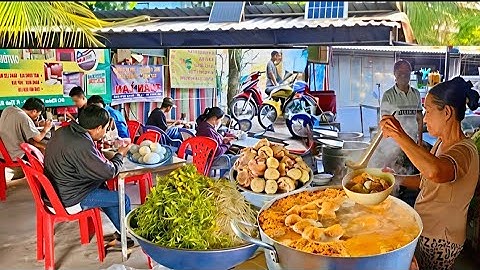 Chỉ 15k: Bún cua, bún cá của ông bà U74, tại biên giới Campuchia.