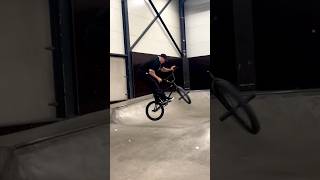 posting indoor clips in summer, always raining this year 😤😤 bro flo först in action 🔥🔥 #bmx Resimi