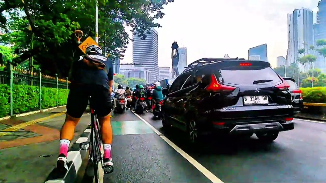 Bersepeda 153 menit Eps 17 - Jalan Sisingamangaraja