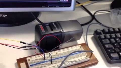 Raspberry Pi controls fish feeder using timer