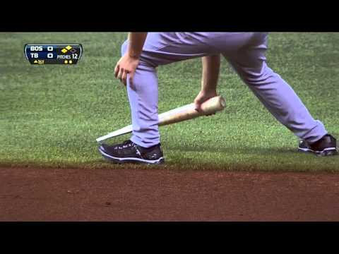 2013/09/12 Escobar dodges bat, gets out