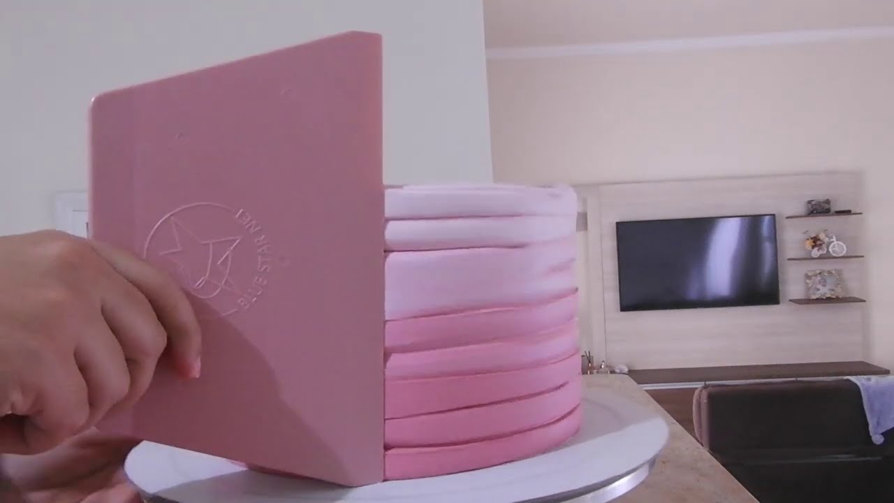 Bolo Degradê Rosa, lindo e delicado