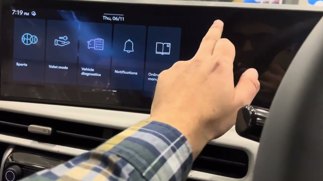 Совершенно новый Hyundai Venue 12.3 с двумя HD-экранами 