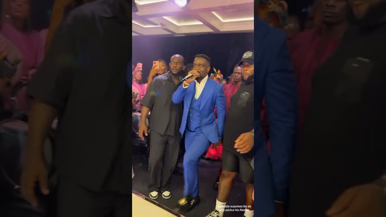 SARKODIE SURPRISES HIS SISTER AT HER WEDDING AND ADVISES HIS AKONTA 