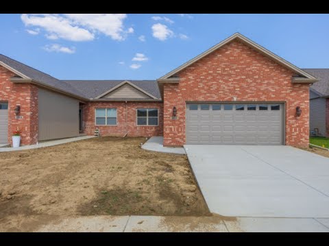 1910 Dunraven Rd, Bloomington, IL home video tour
