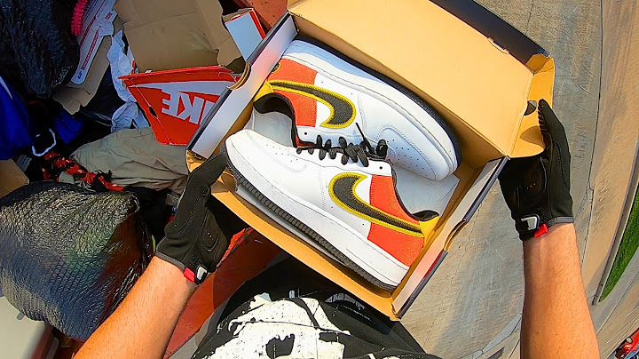 Dumpster Diving "Nike's N' Wigs!"