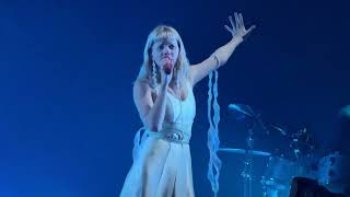 Aurora - Runaway At Ovo Arena Wembley London 03.05.2025 Resimi