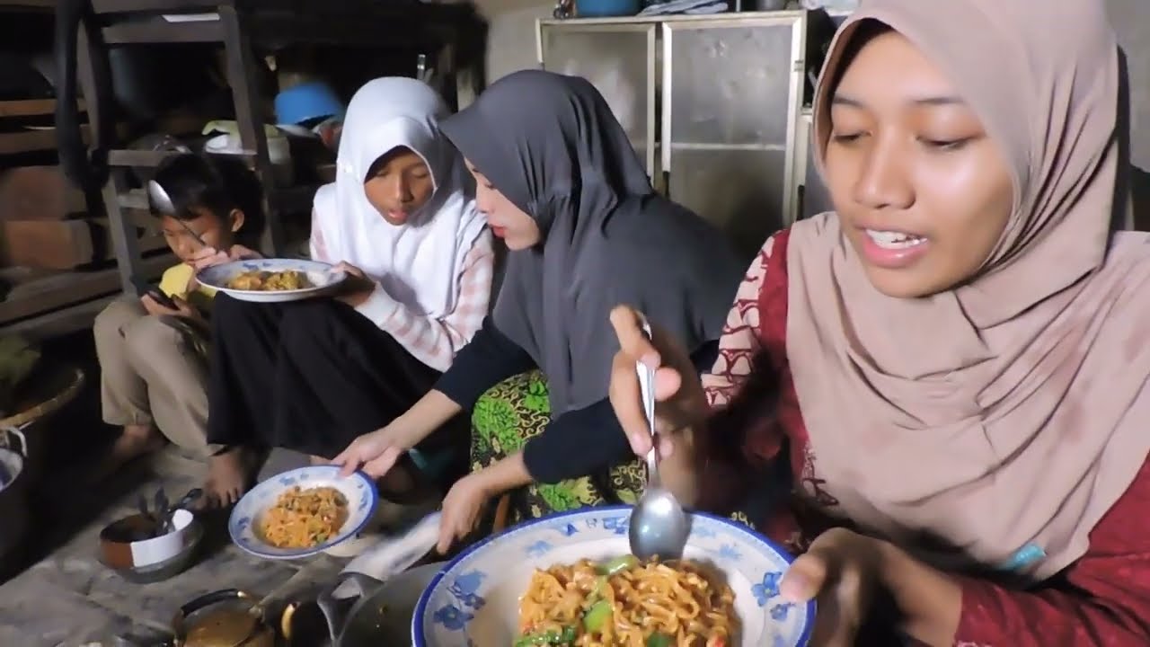 RASA MIE ENAK INI DI KRITIK SAMA AN4K PEREMPUAN , MAKAN MALAM KELUARGA REMPONG