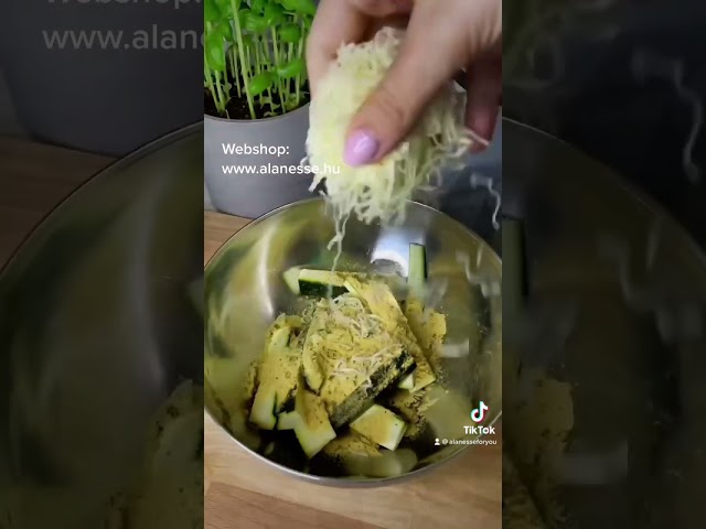 CUKKINI PLUSZ FEHÉRJÉVEL