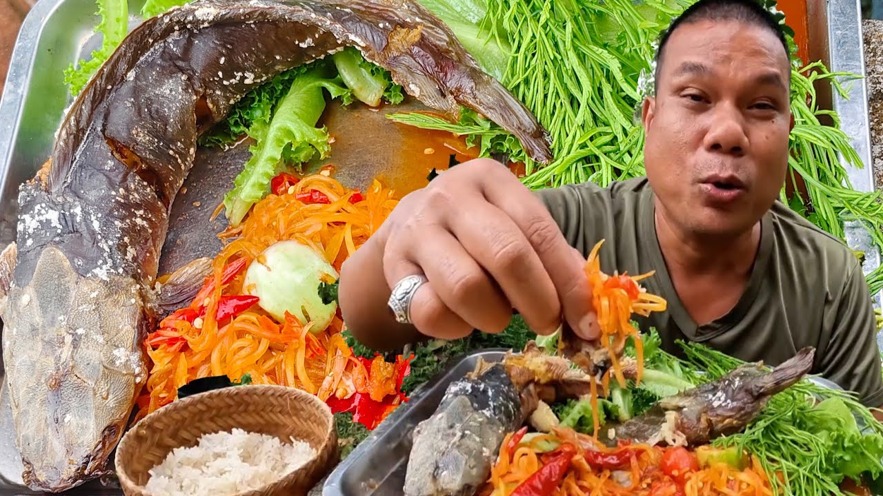 ปลาดุกย่างกับส้มตำเผ็ดๆแซ่บคักหลายพี่น้อง 