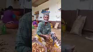 Women&#39;s life with his companion husband described in this song who&#39;s Areca labourer