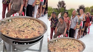 Free dinner for the elderly is common in China