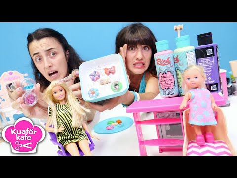 Barbie videoları! Sevcan ve Ümit, Barbie için simli saç yapıyor. Kuaför kafe oyunu