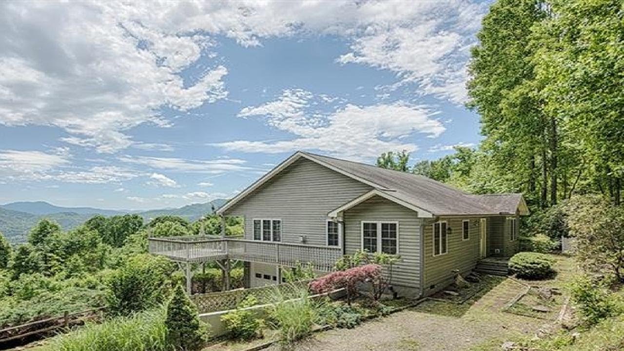 365 Jubilee Way, Waynesville, NC Presented by Gina Kinder.