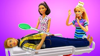 Жизнь Барби и Кена — Видео с куклами про то, как Кен заболел — Барби приревновала к доктору!
