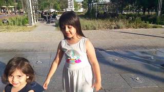 Elif Azra Kardeşlerin Parkta Eğlenceli Su Oyunufunny Kids Video