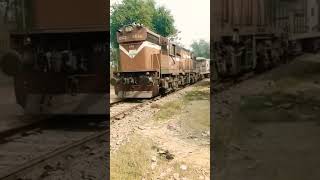 13502 Locomotive Vs Wdg4D Locomotive Engine