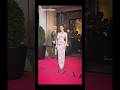Jisooo in met Gala 지수, 갈라 행사에서 핑크 의상 너무 예뻤어! 🩷