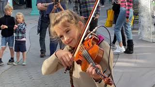 Señorita - Shawn Mendes & Camila Cabello - Street Performance Resimi