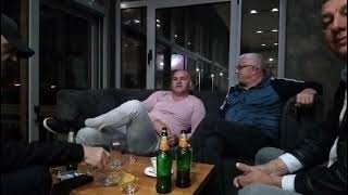 Ezgeta I Pero Kapular Noc Je Tamna Sitna Kisa Pada