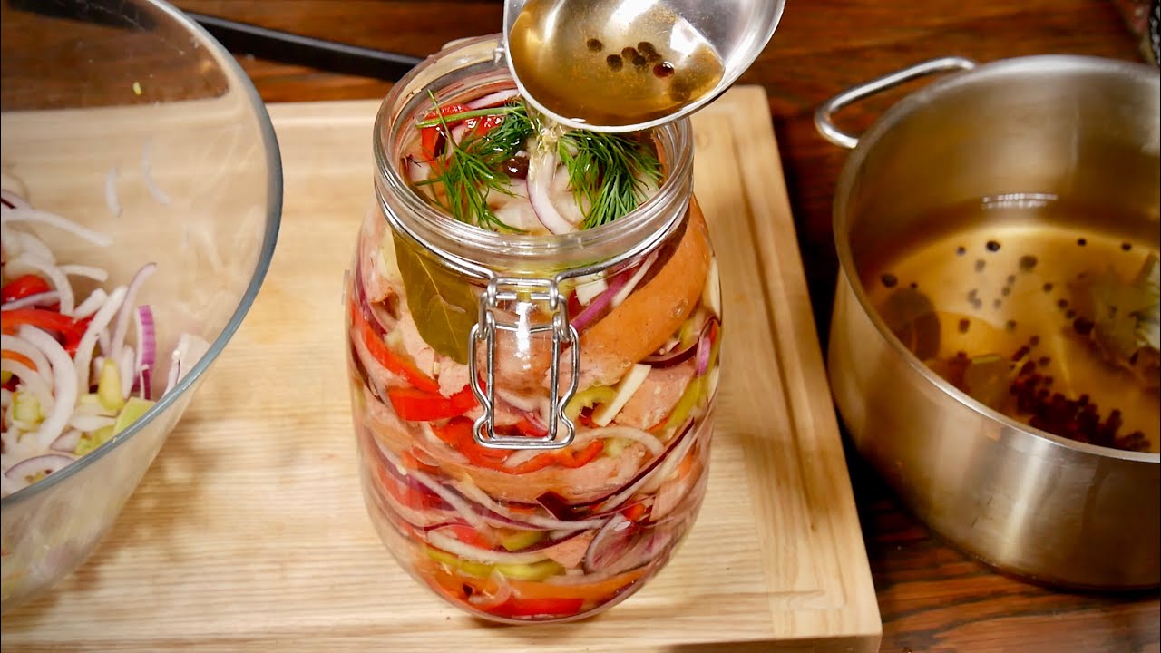 Попробуйте роскошный чешский рецепт «колбасок в рассоле» от мишленовского шеф-повара!